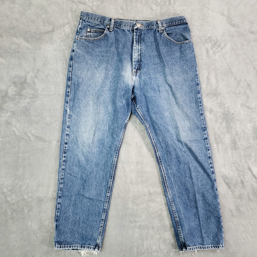 Wrangler Comfort Superior Relaxed Fit 42x32 Medium Wash Denim Jeans